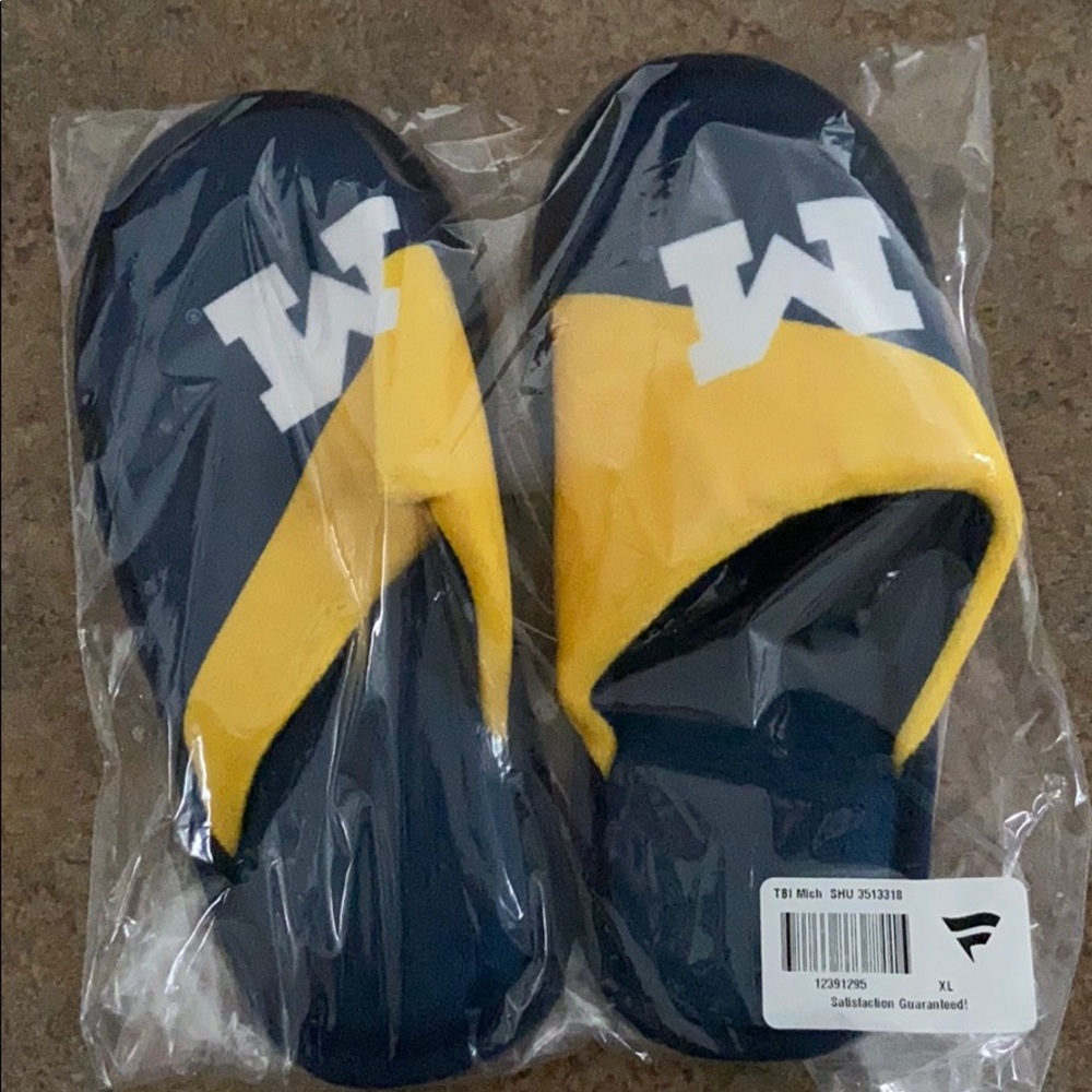 Youth xl michigan slippers